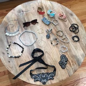 Lot of fashion jewelry